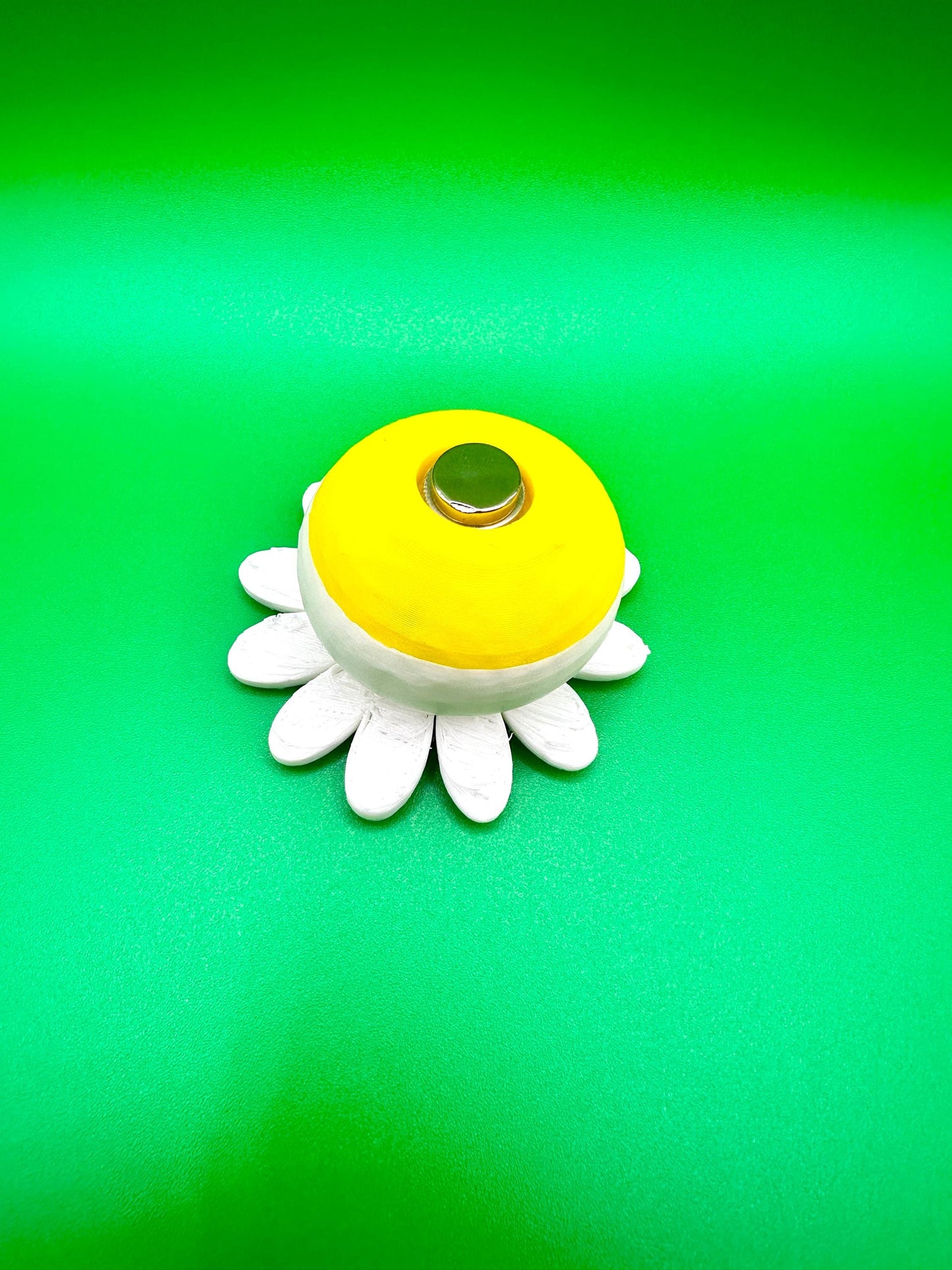 Flower Shaped Hide | Magnetic Ceiling Pod | For Jumping Spiders & Tiny Pets
