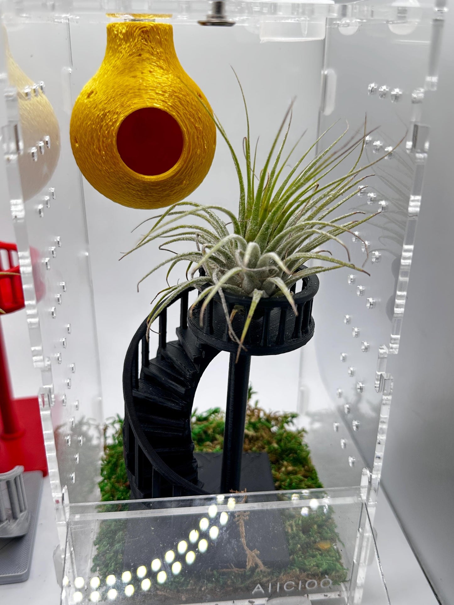 Spiral Balcony Pet Décor